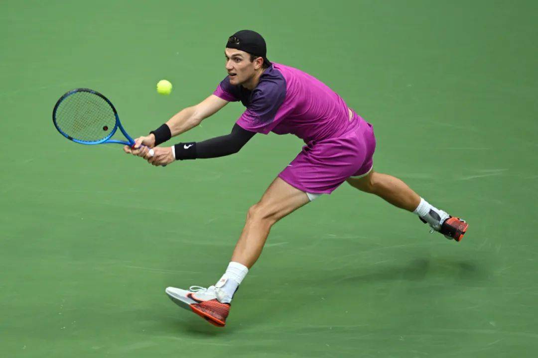 众多篮球迷 众多篮球迷